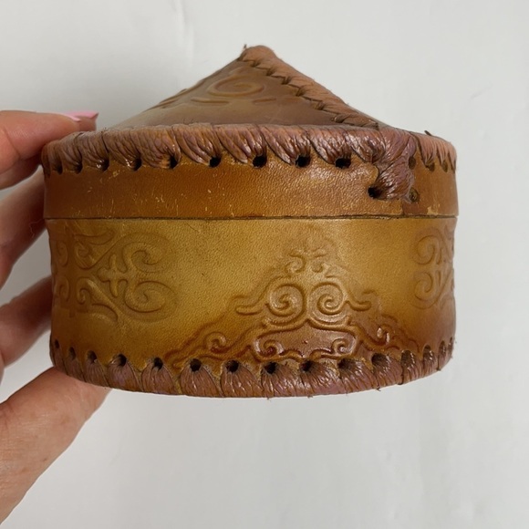 Leather Tooled Handmade Trinket Box Lid - Picture 13 of 16